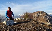 71 In vetta al Castel Regina (1424 m) con vista in Folrone